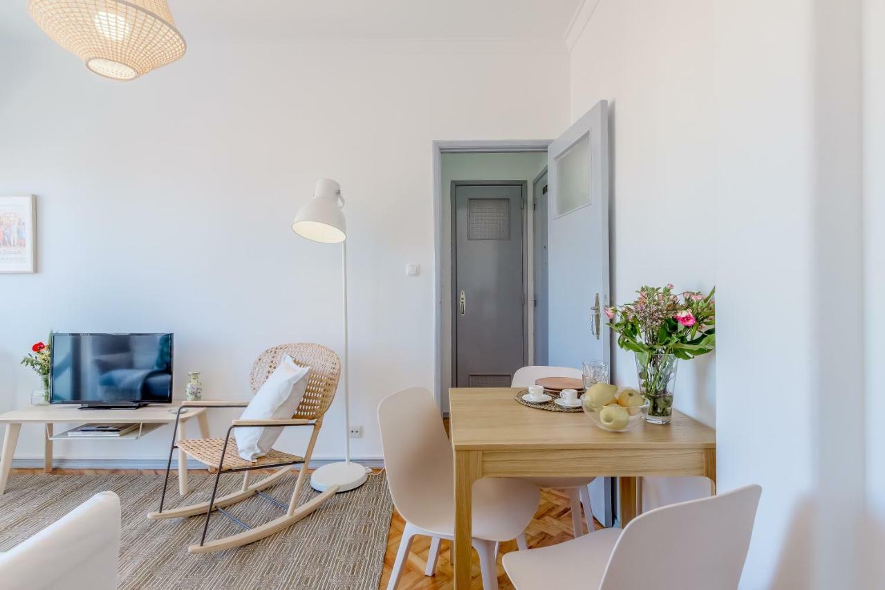 Renovated Sunny Apartment With Amazing Sunset Balcony , By Timecooler Lizbona Zewnętrze zdjęcie