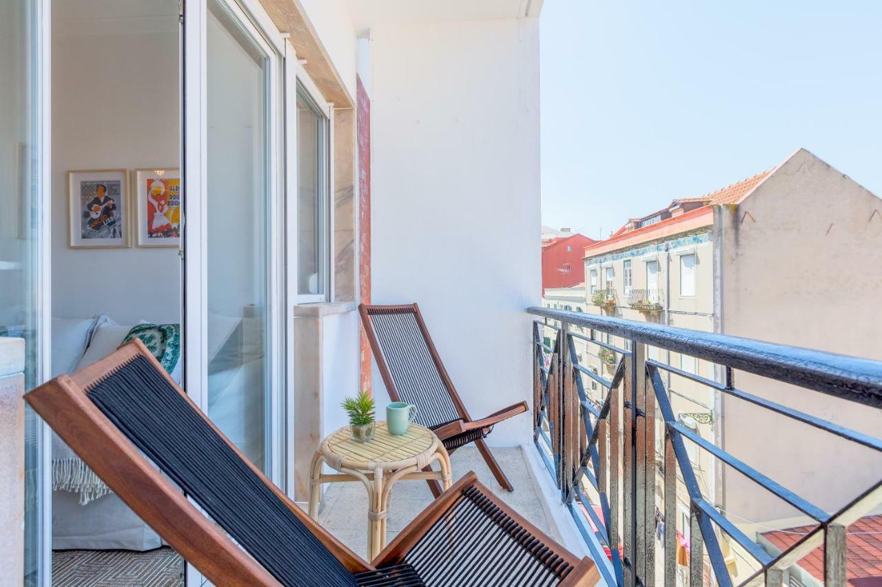 Renovated Sunny Apartment With Amazing Sunset Balcony , By Timecooler Lizbona Zewnętrze zdjęcie